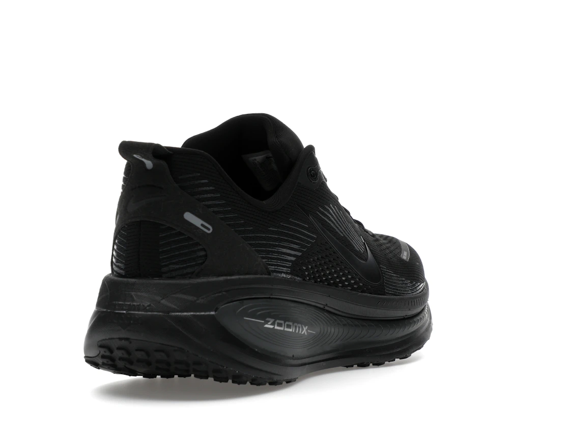 Vue 31 de Nike Vomero 18 Black Dark Smoke Grey Light Smoke Grey