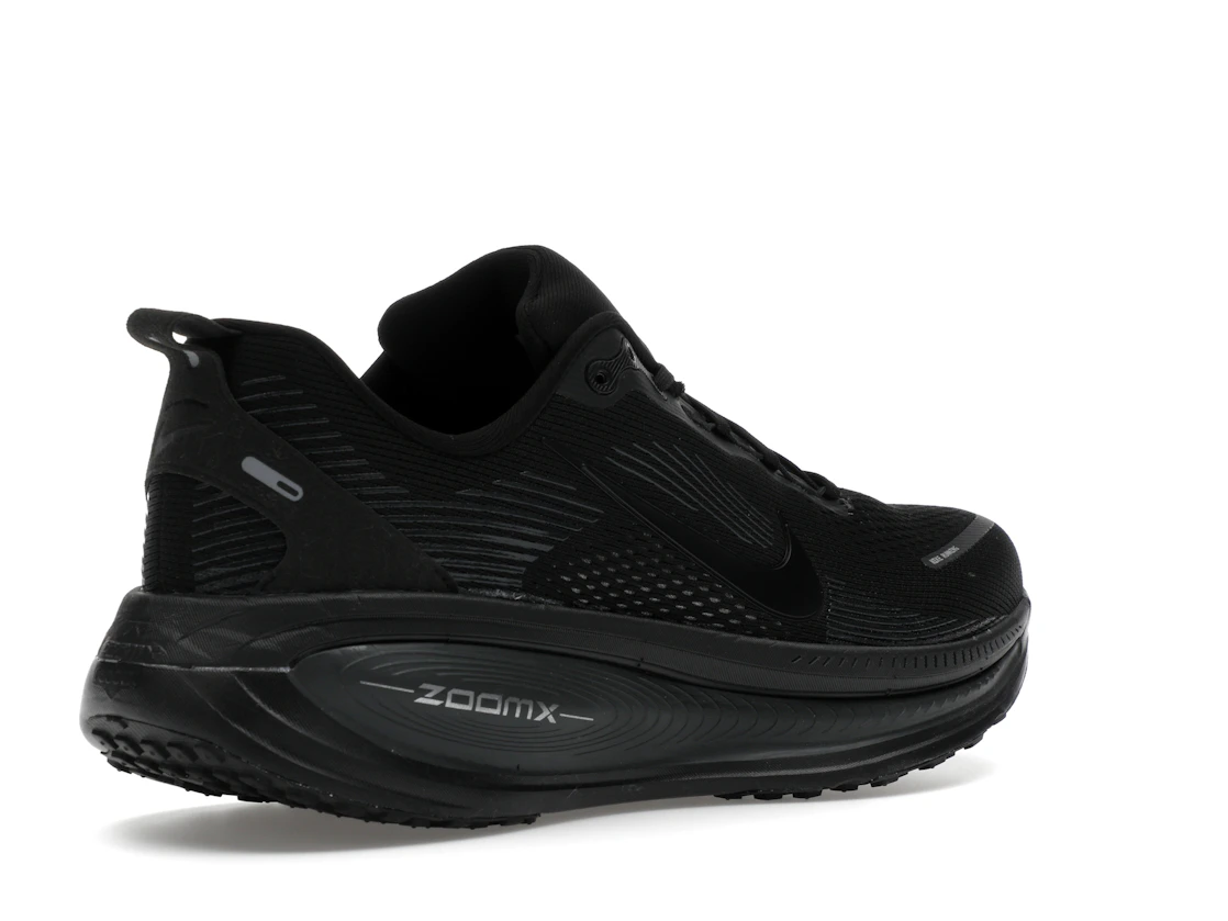 Vue 33 de Nike Vomero 18 Black Dark Smoke Grey Light Smoke Grey