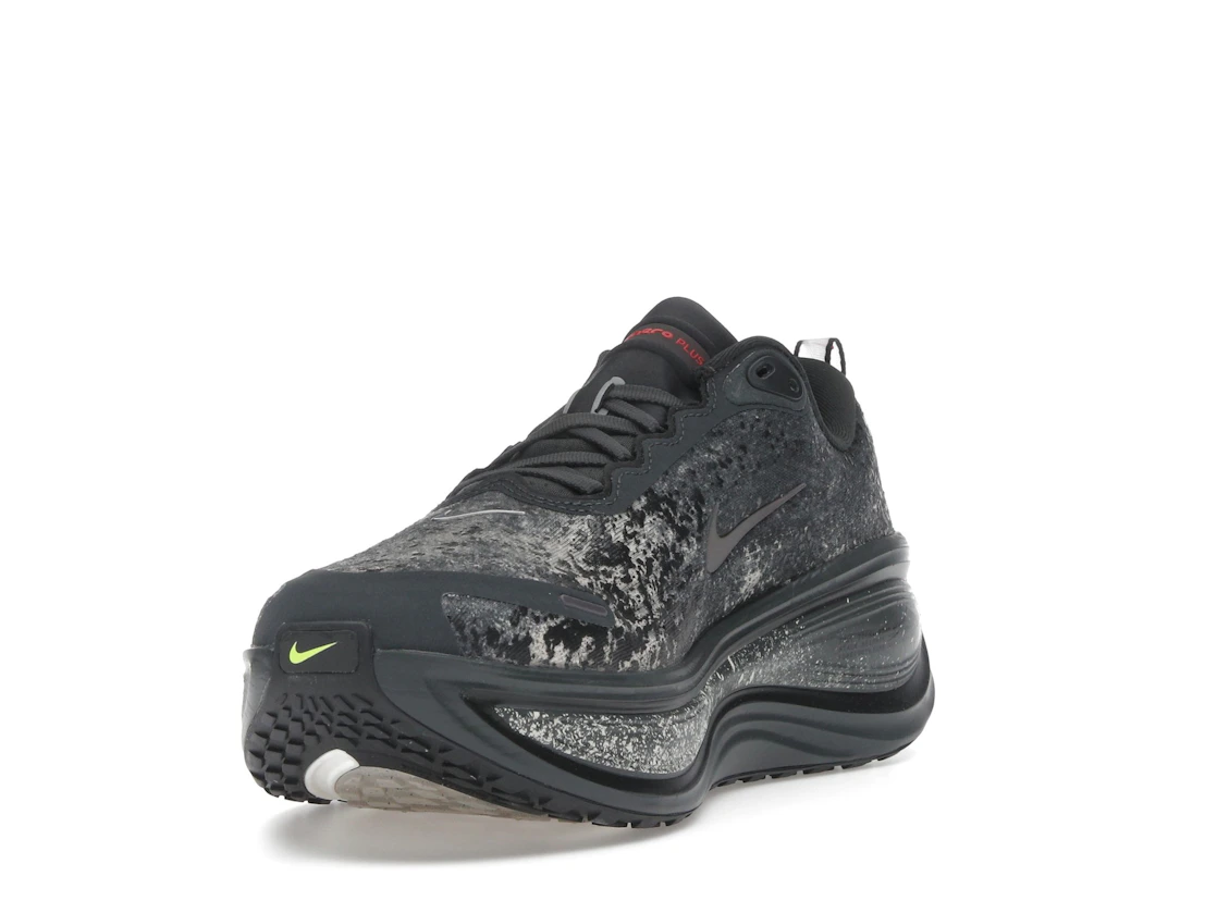 Vue 13 de Nike Vomero Plus Anthracite Oatmeal Black