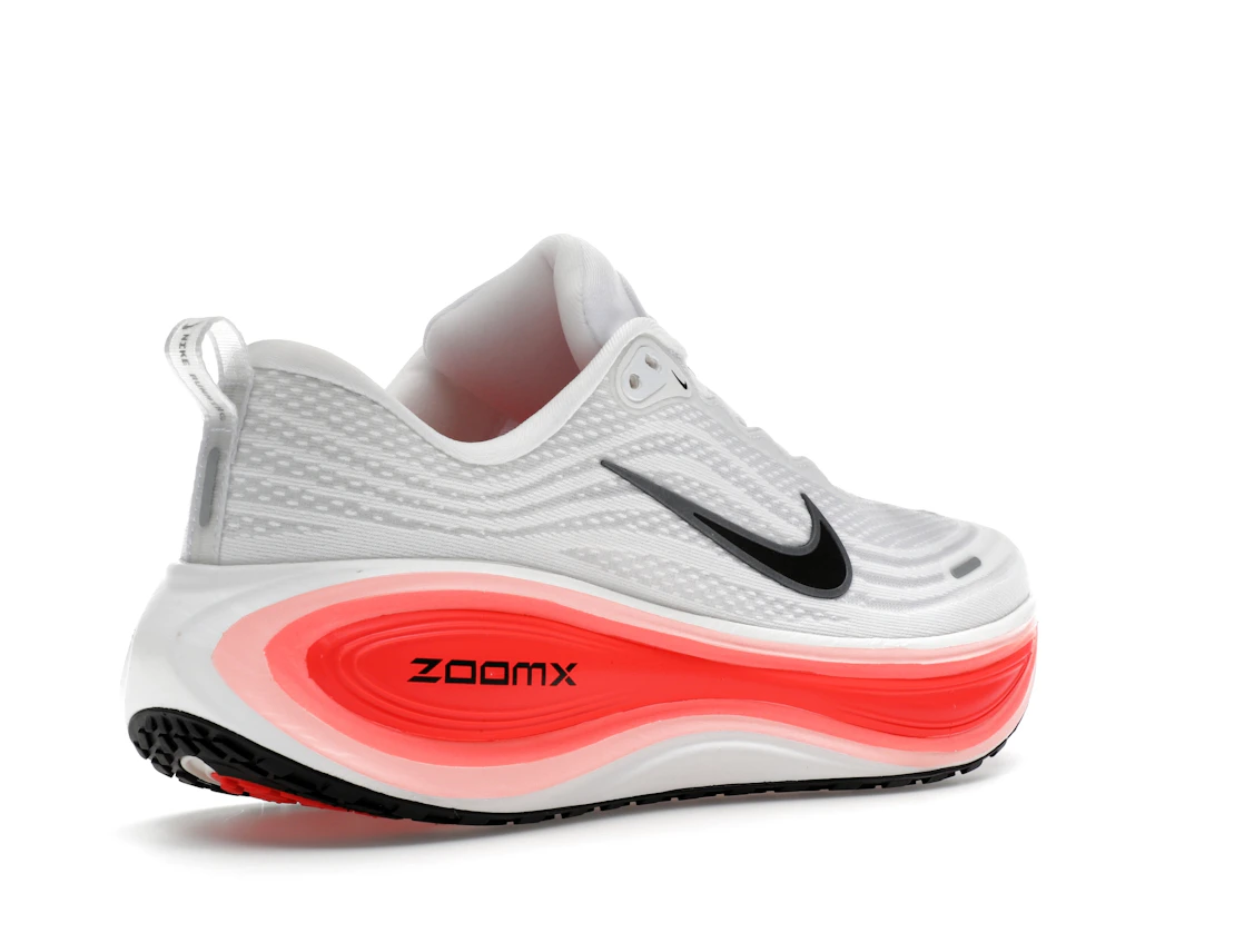 Vue 33 de Nike Vomero Plus White Black Bright Crimson