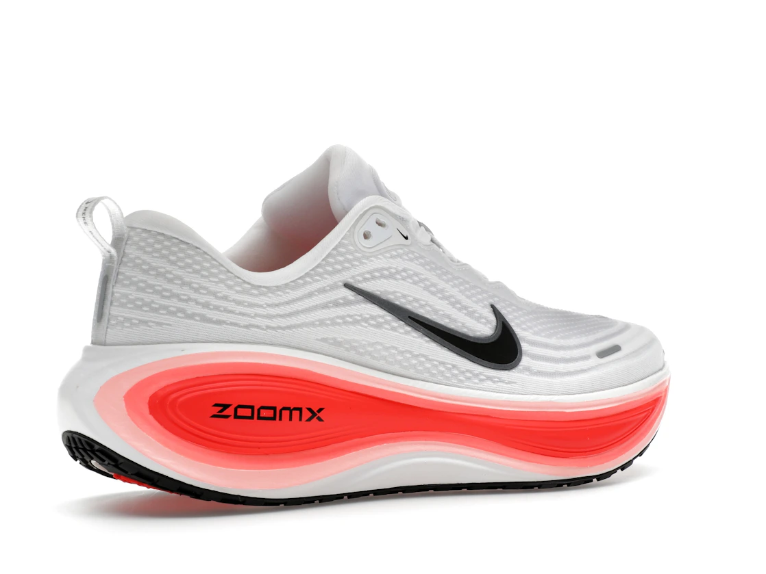 Vue 34 de Nike Vomero Plus White Black Bright Crimson