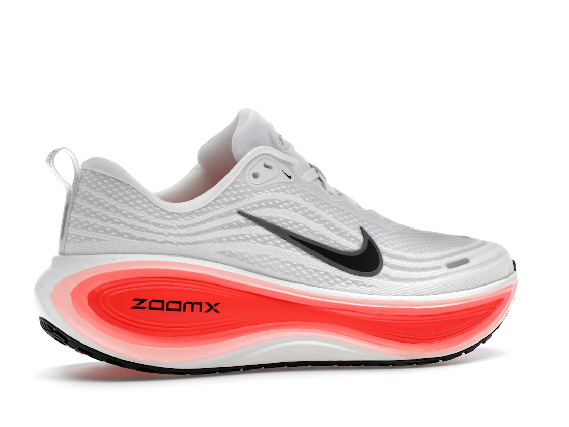 Vue 35 de Nike Vomero Plus White Black Bright Crimson
