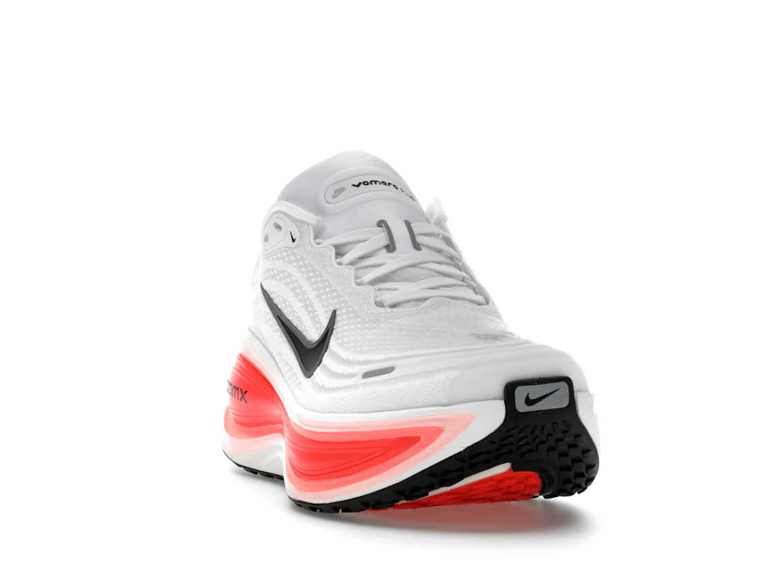 Vue 8 de Nike Vomero Plus White Black Bright Crimson