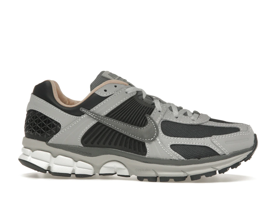 Vue 2 de Nike Zoom Vomero 5 Dark Smoke Grey Vachetta