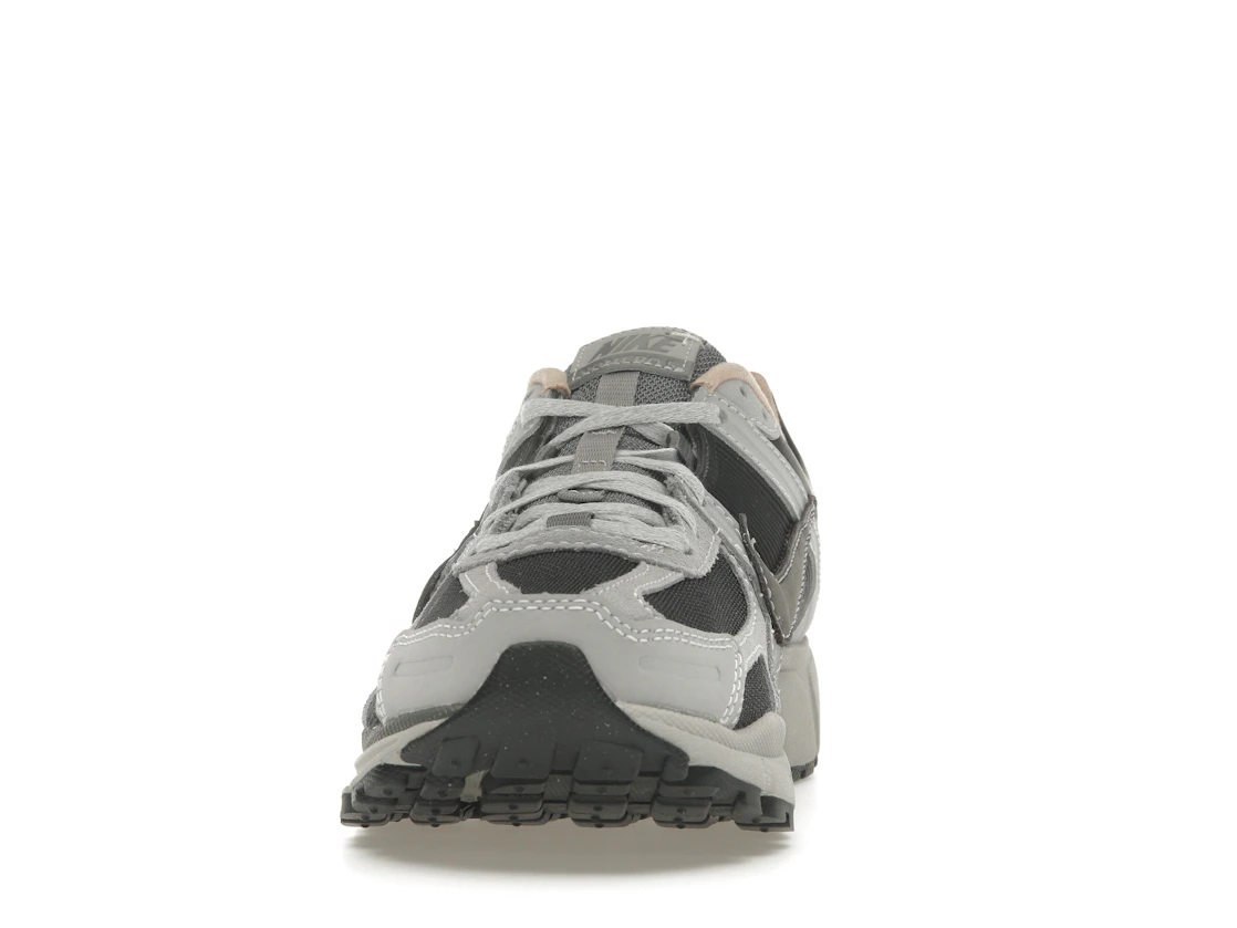 Vue 11 de Nike Zoom Vomero 5 Dark Smoke Grey Vachetta