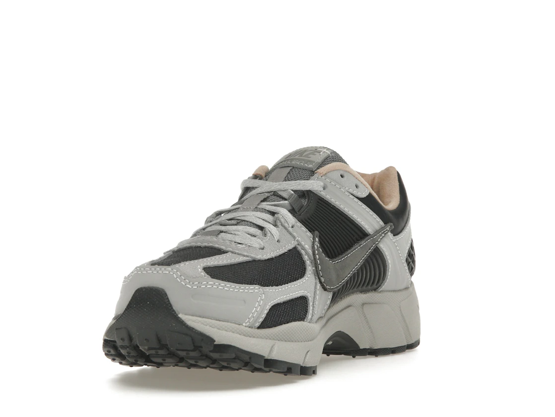 Vue 13 de Nike Zoom Vomero 5 Dark Smoke Grey Vachetta