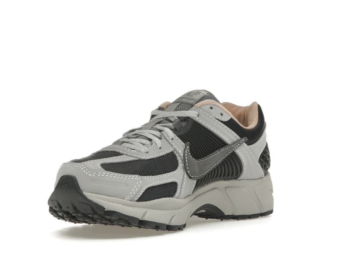 Vue 14 de Nike Zoom Vomero 5 Dark Smoke Grey Vachetta