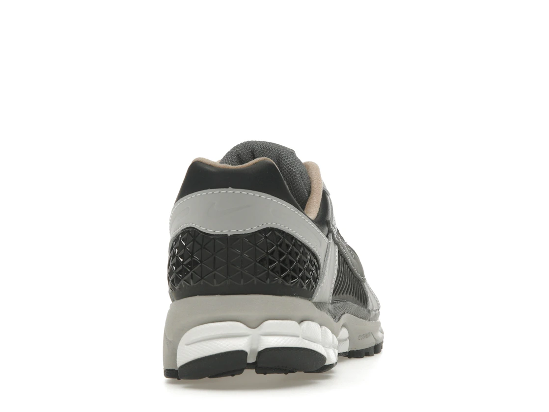 Vue 29 de Nike Zoom Vomero 5 Dark Smoke Grey Vachetta