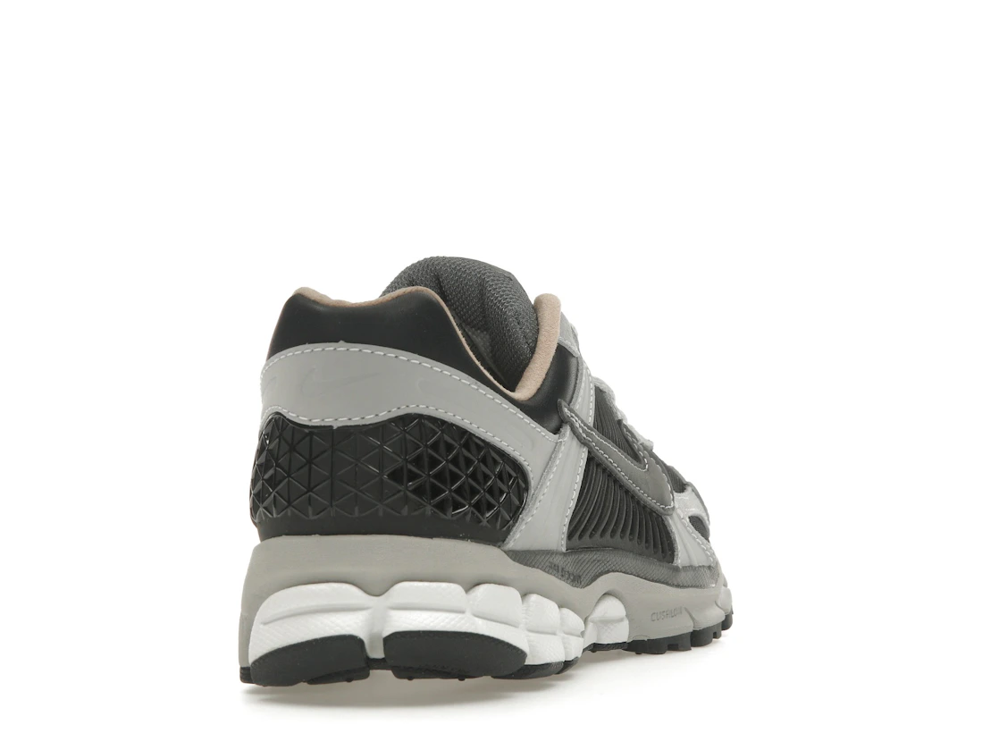 Vue 30 de Nike Zoom Vomero 5 Dark Smoke Grey Vachetta