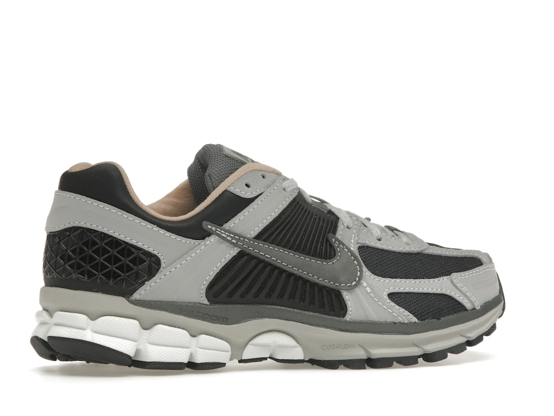 Vue 35 de Nike Zoom Vomero 5 Dark Smoke Grey Vachetta