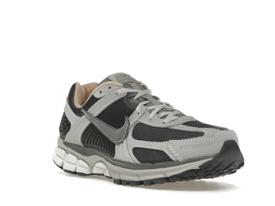 Vue 6 de Nike Zoom Vomero 5 Dark Smoke Grey Vachetta