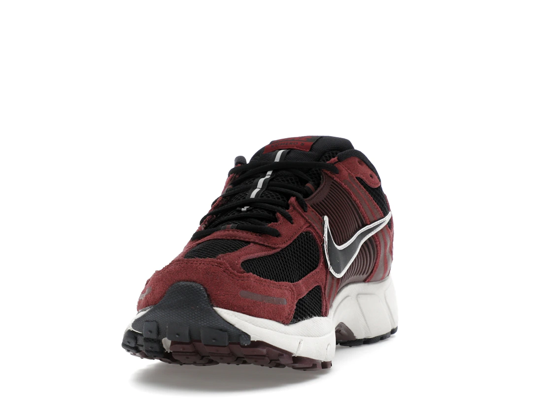 Vue 12 de Nike Zoom Vomero 5 Dark Team Red