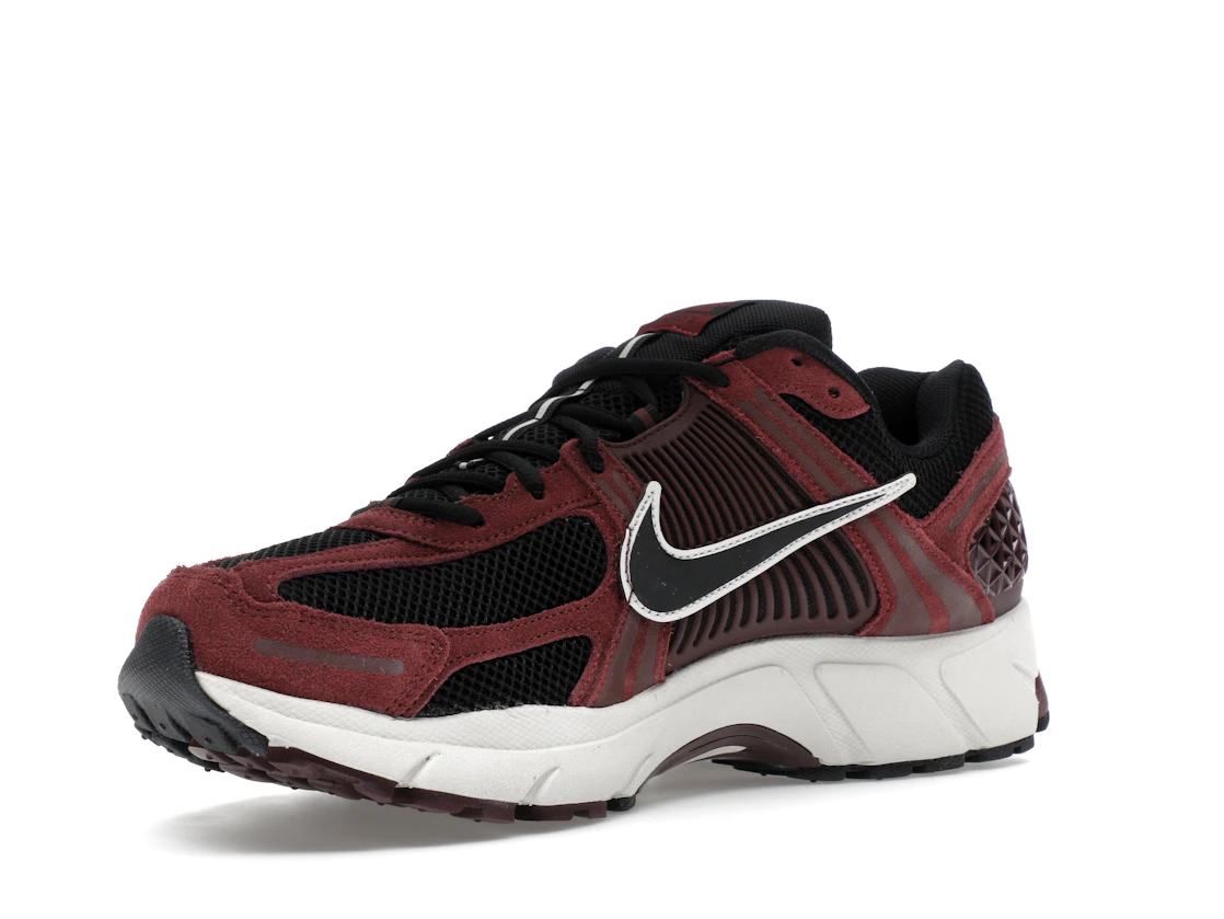 Vue 15 de Nike Zoom Vomero 5 Dark Team Red
