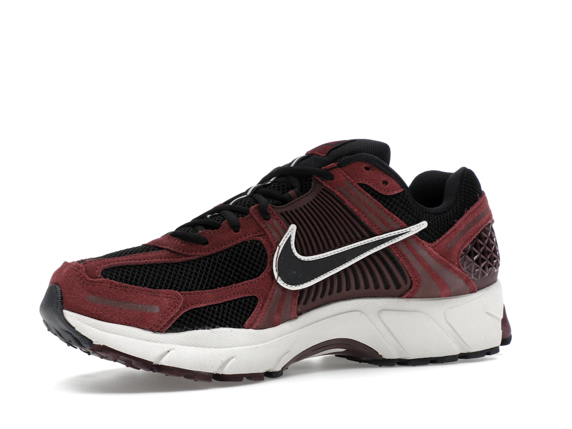 Vue 16 de Nike Zoom Vomero 5 Dark Team Red