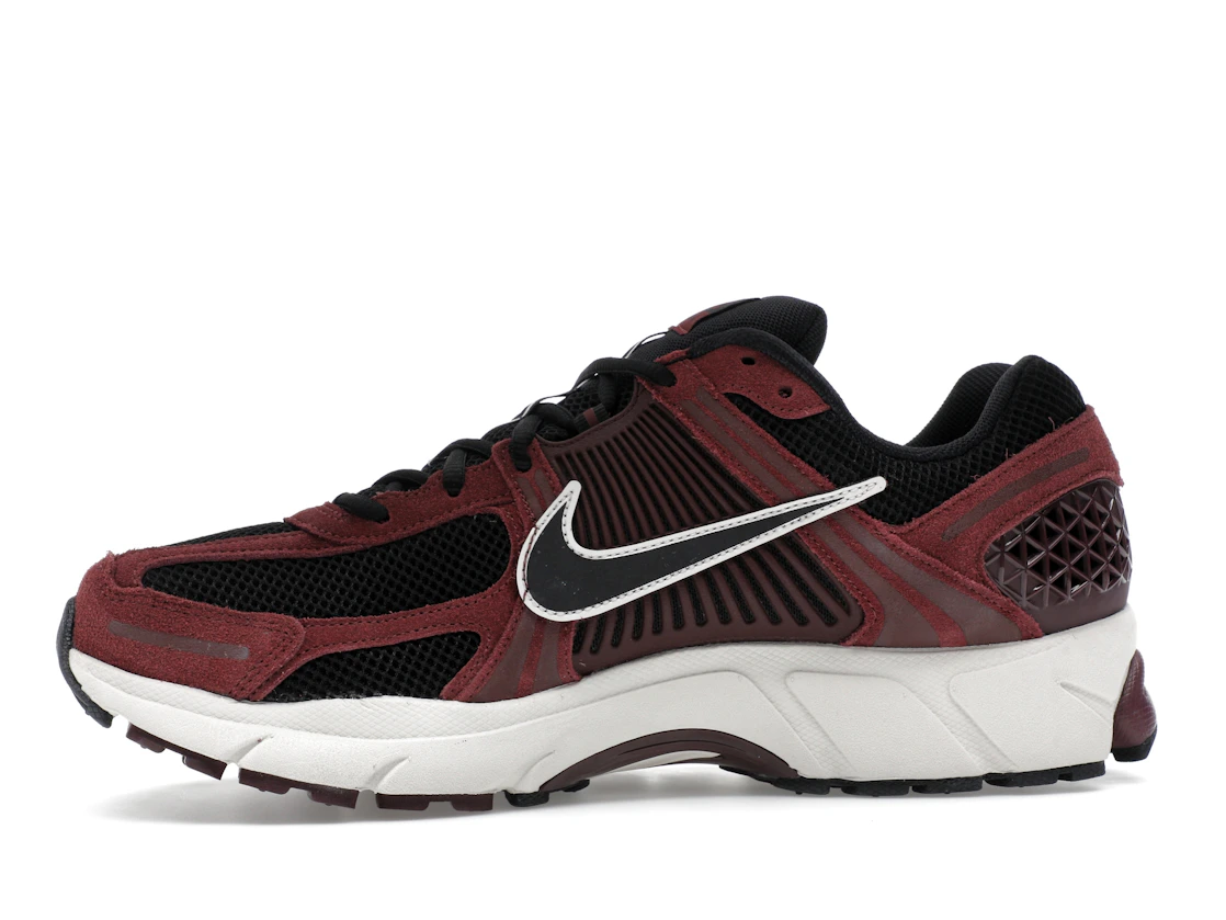 Vue 18 de Nike Zoom Vomero 5 Dark Team Red