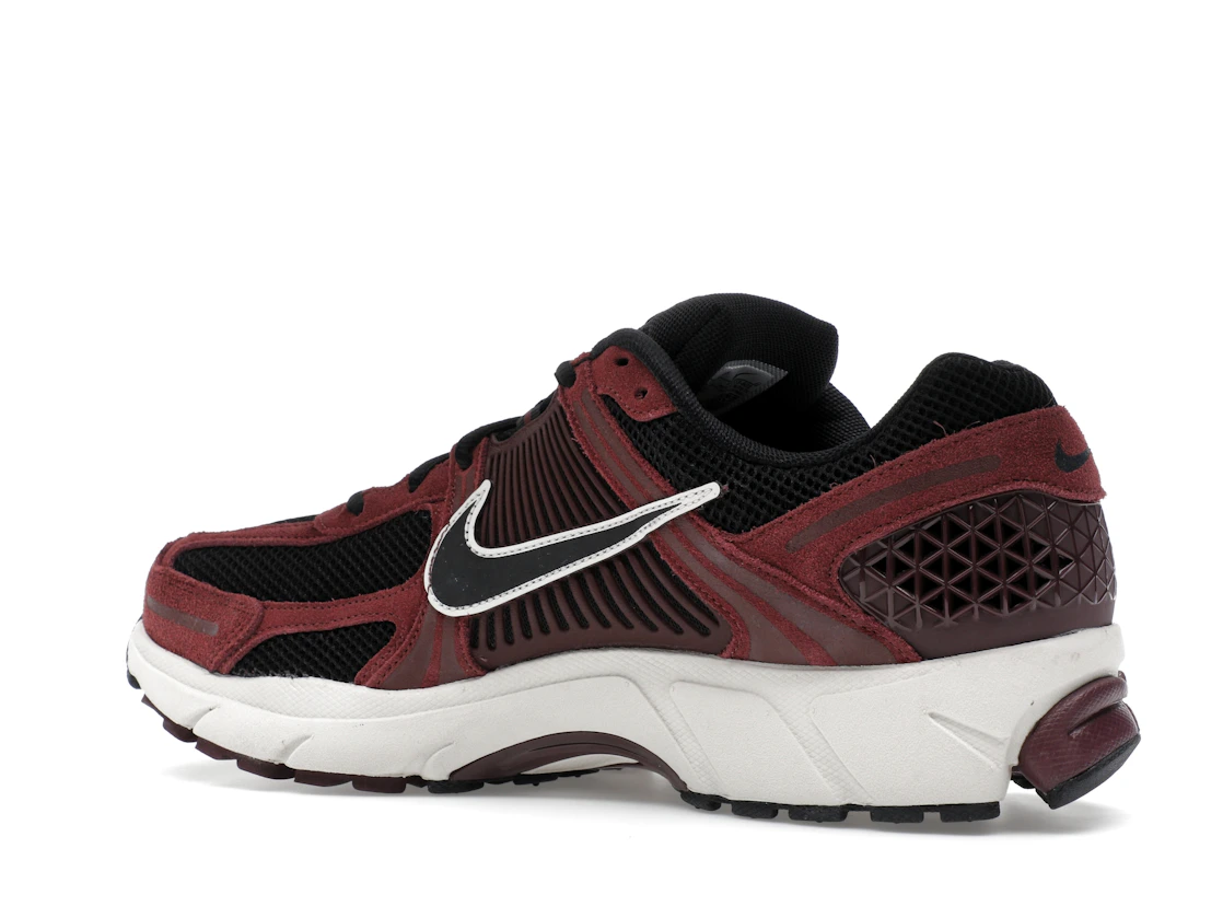Vue 22 de Nike Zoom Vomero 5 Dark Team Red