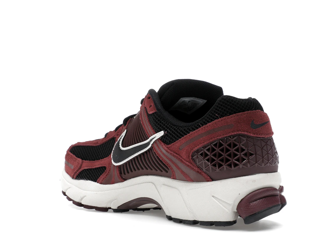Vue 24 de Nike Zoom Vomero 5 Dark Team Red