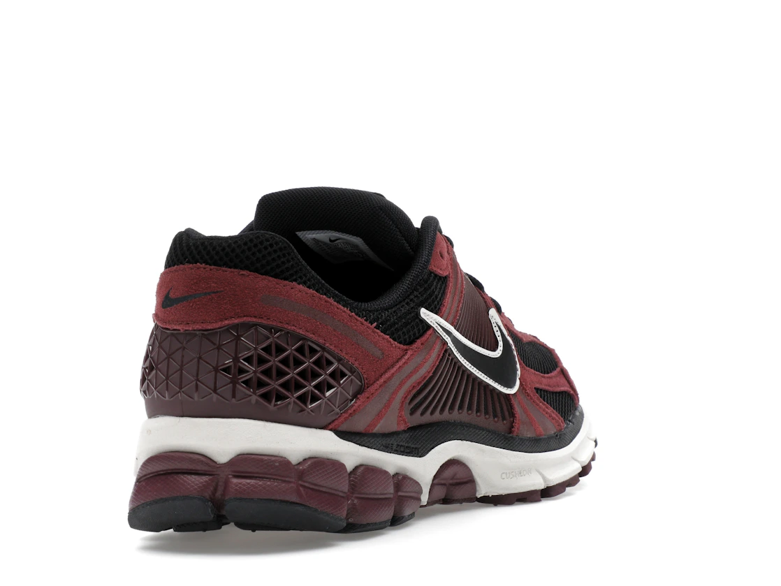 Vue 31 de Nike Zoom Vomero 5 Dark Team Red