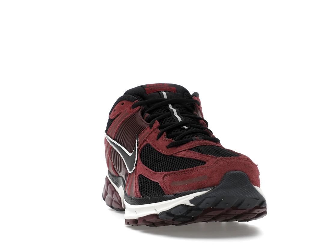 Vue 8 de Nike Zoom Vomero 5 Dark Team Red