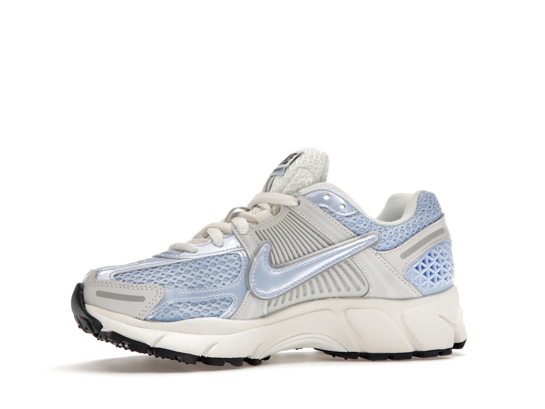 Vue 17 de Nike Zoom Vomero 5 Royal Tint Photon Dust 