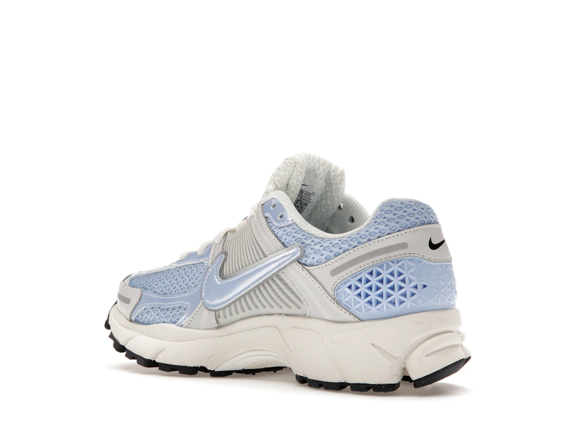 Vue 23 de Nike Zoom Vomero 5 Royal Tint Photon Dust 