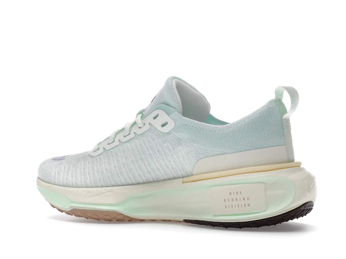 Vue 22 de Nike ZoomX Invincible Run 3 Barely Green Violet Mist 