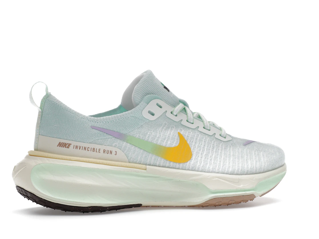 Vue 35 de Nike ZoomX Invincible Run 3 Barely Green Violet Mist 