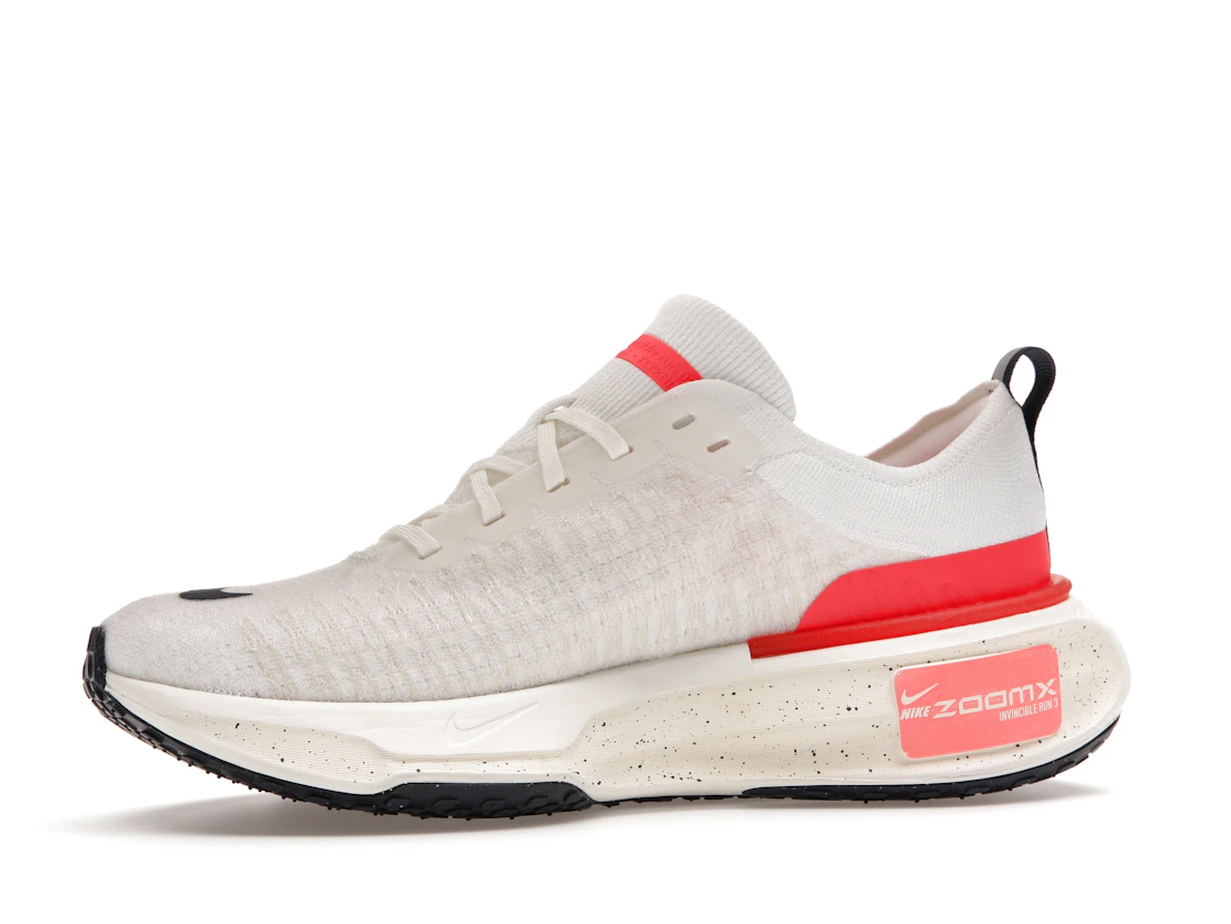 Vue 17 de Nike ZoomX Invincible Run 3 White Bright Crimson