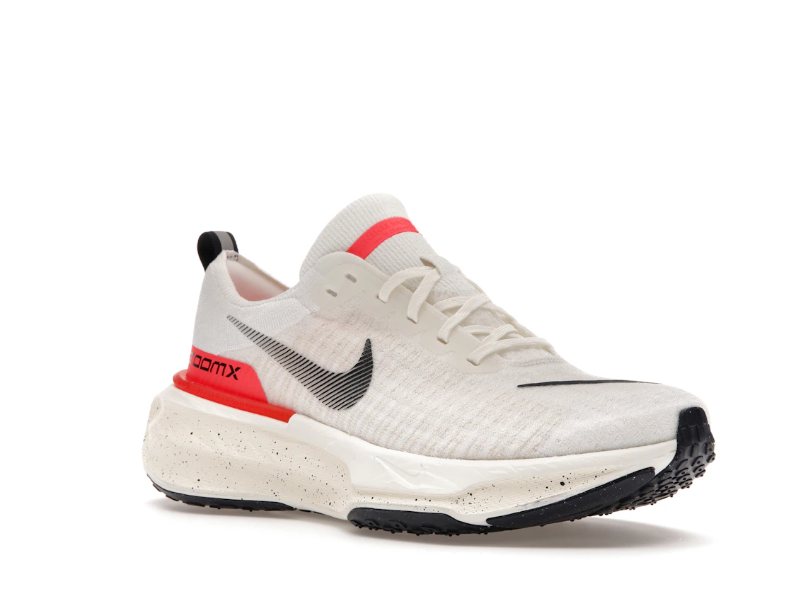 Vue 5 de Nike ZoomX Invincible Run 3 White Bright Crimson