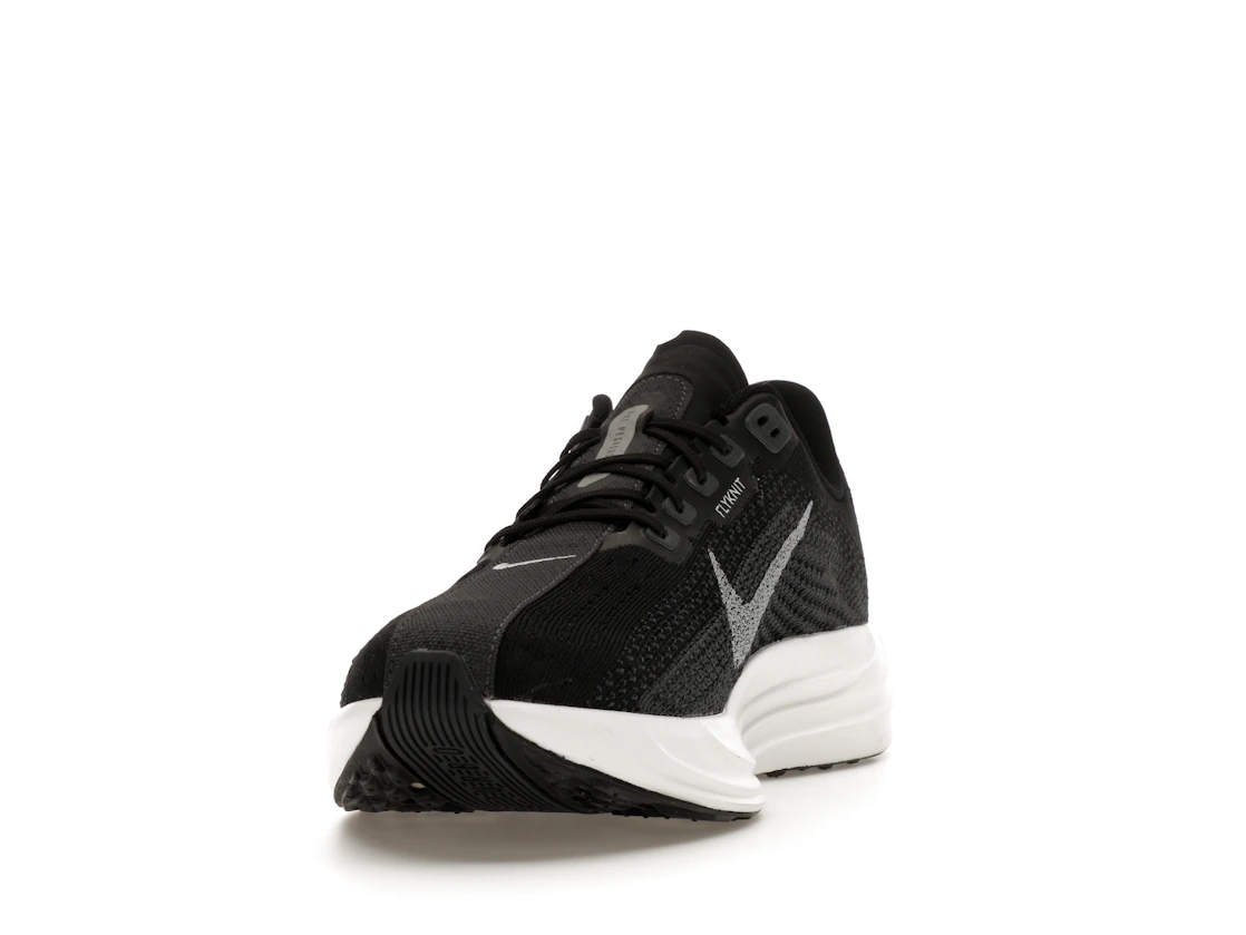 Vue 12 de Nike ZoomX Pegasus Plus Black Pure Platinum