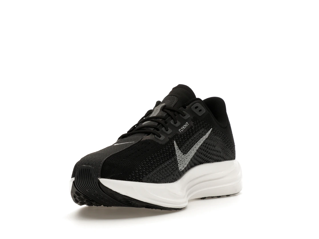 Vue 13 de Nike ZoomX Pegasus Plus Black Pure Platinum