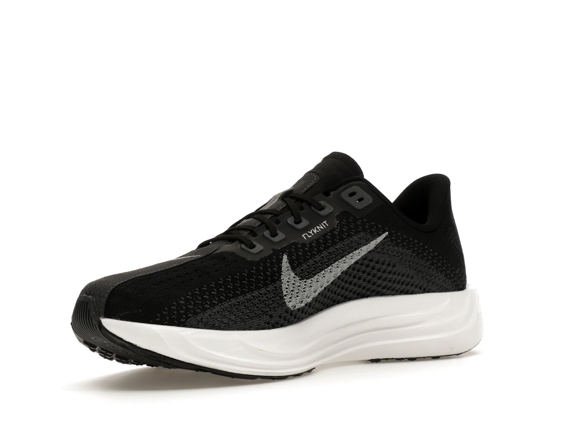 Vue 15 de Nike ZoomX Pegasus Plus Black Pure Platinum