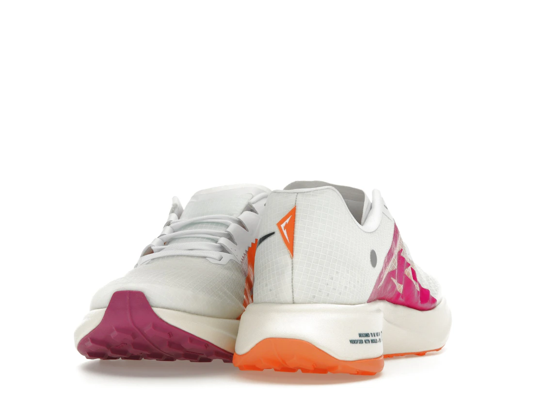 Vue 12 de Nike ZoomX Ultrafly Trail White Safety Orange Vivid Grape