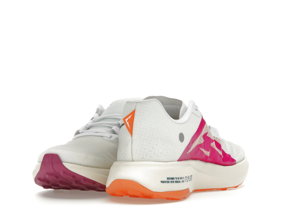 Vue 13 de Nike ZoomX Ultrafly Trail White Safety Orange Vivid Grape