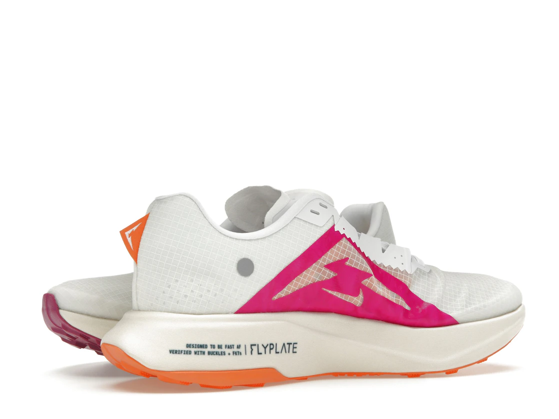 Vue 16 de Nike ZoomX Ultrafly Trail White Safety Orange Vivid Grape