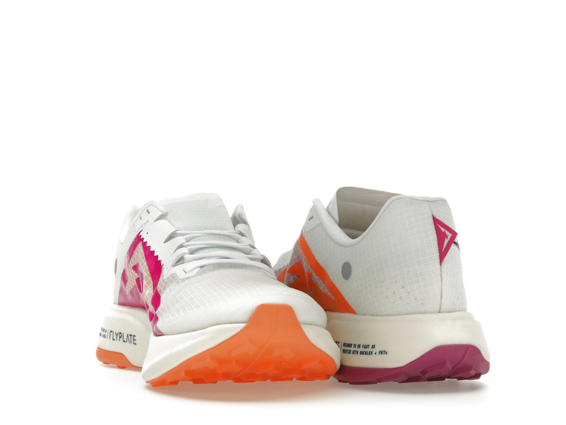 Vue 26 de Nike ZoomX Ultrafly Trail White Safety Orange Vivid Grape