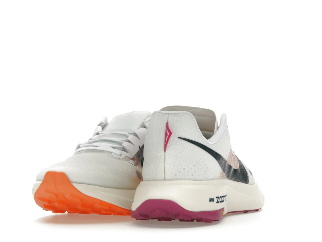 Vue 30 de Nike ZoomX Ultrafly Trail White Safety Orange Vivid Grape