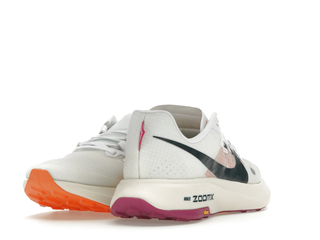 Vue 31 de Nike ZoomX Ultrafly Trail White Safety Orange Vivid Grape