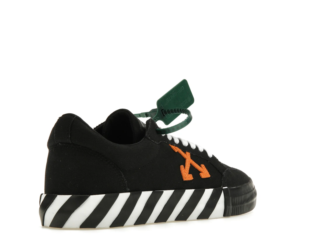 Vue 32 de OFF-WHITE Vulc Low Top Black Orange