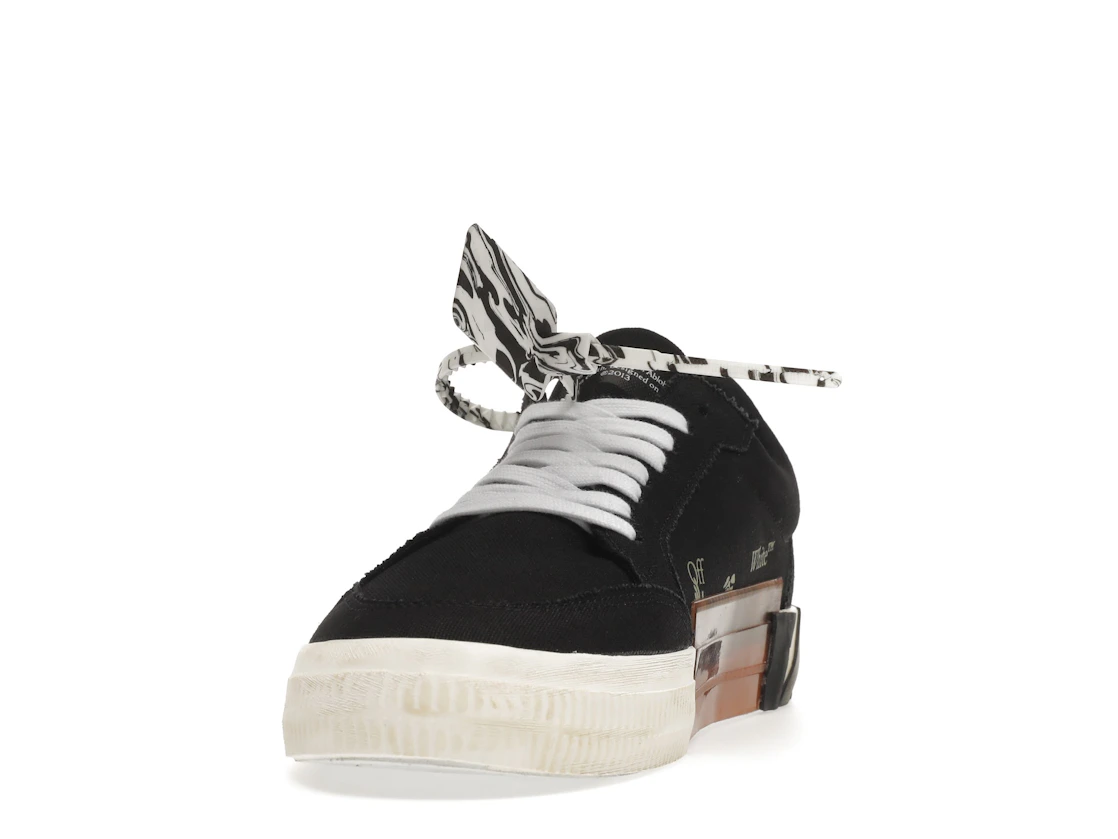 Vue 12 de OFF-WHITE Vulc Low Black Light Blue Arrow