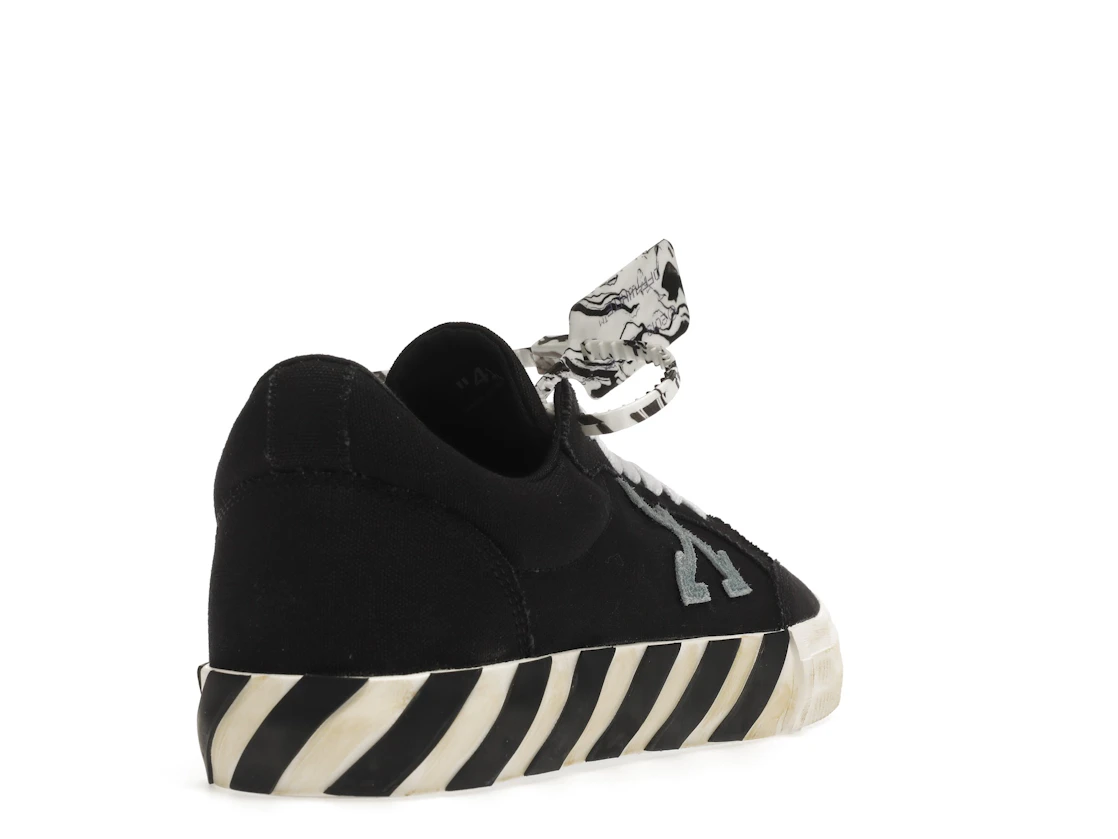 Vue 31 de OFF-WHITE Vulc Low Black Light Blue Arrow