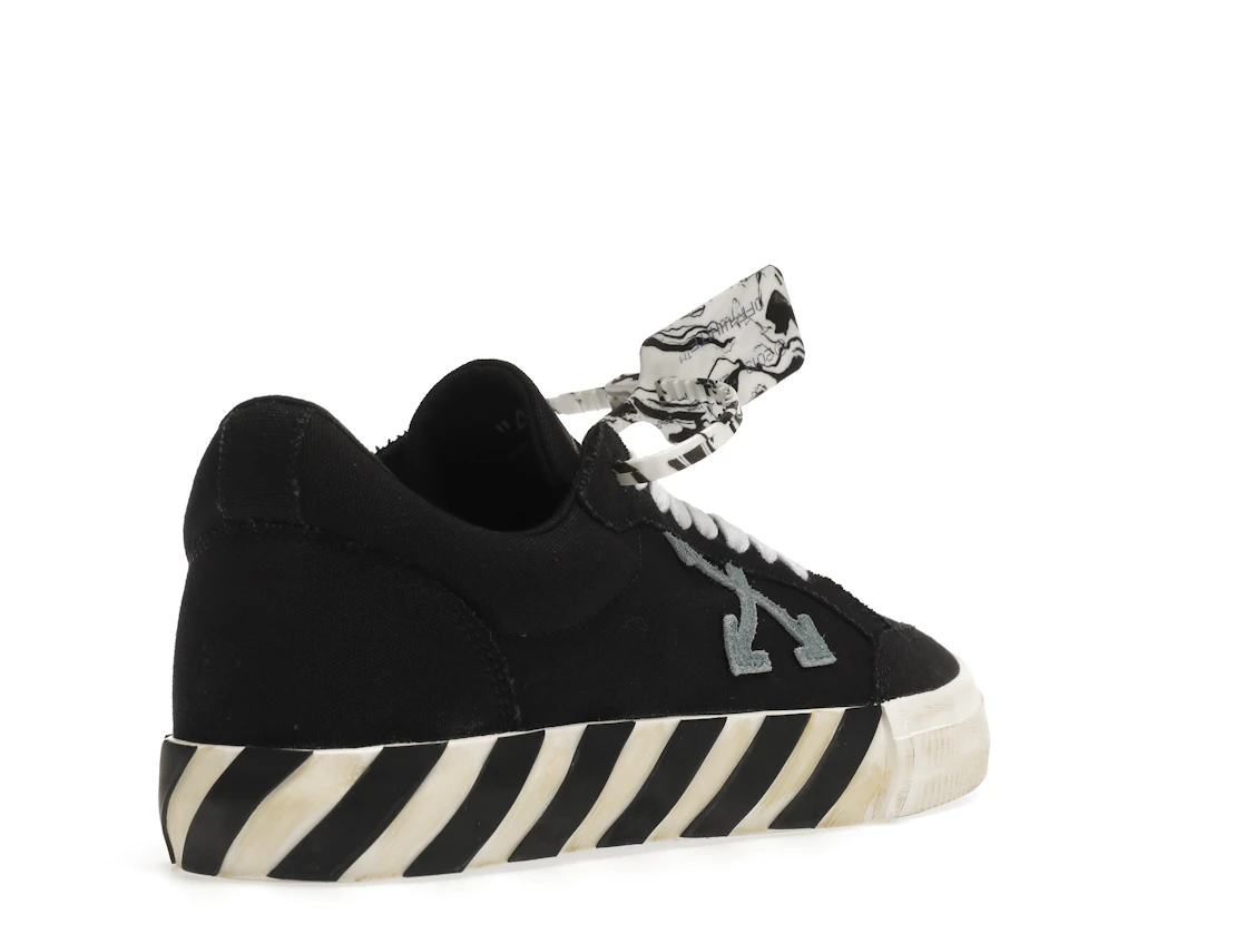 Vue 32 de OFF-WHITE Vulc Low Black Light Blue Arrow