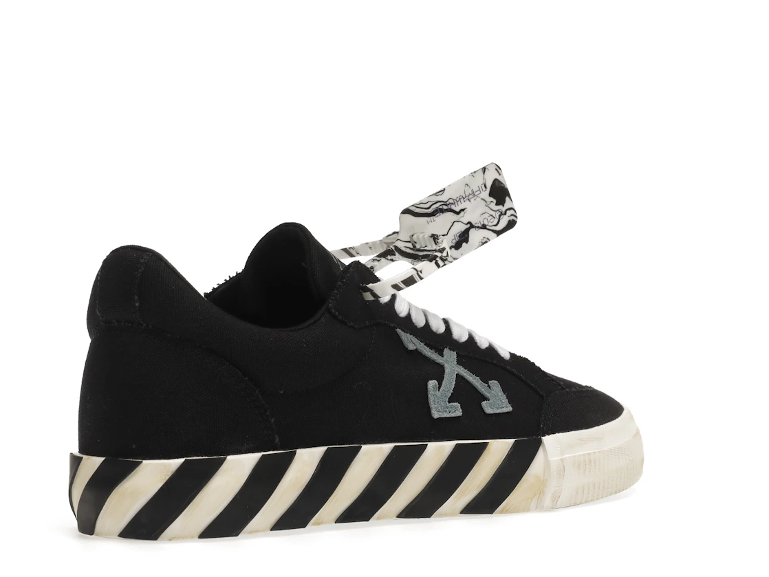 Vue 33 de OFF-WHITE Vulc Low Black Light Blue Arrow
