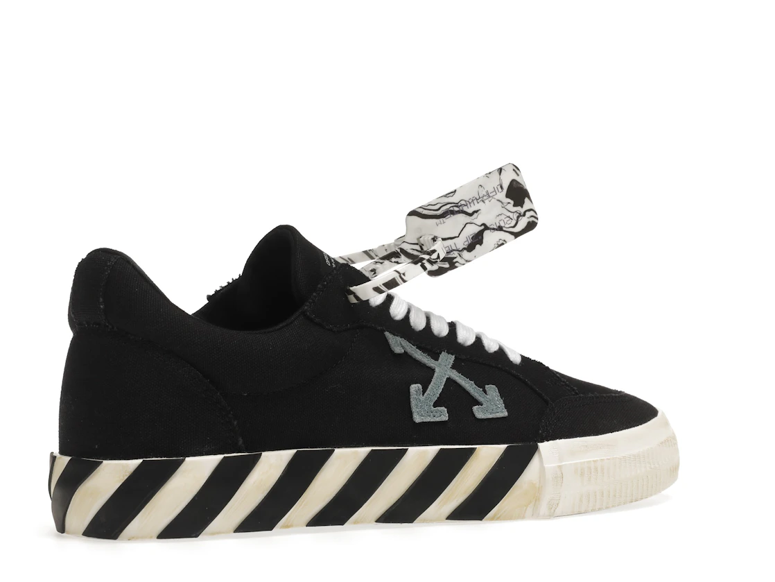 Vue 34 de OFF-WHITE Vulc Low Black Light Blue Arrow