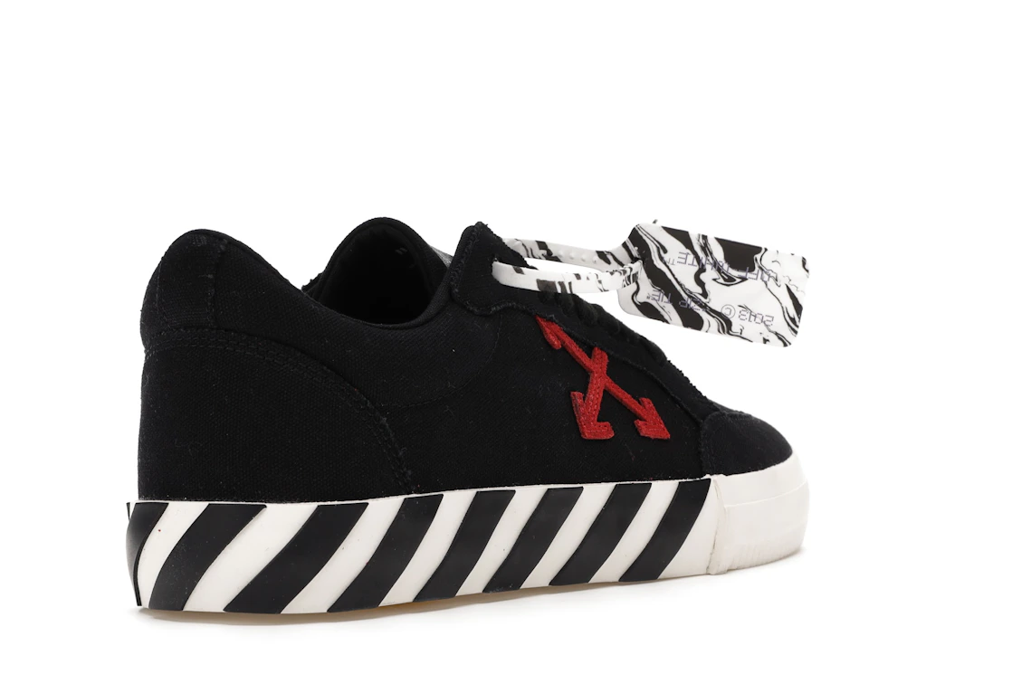 Vue 32 de OFF-WHITE Vulc Low Black Red Arrow FW20