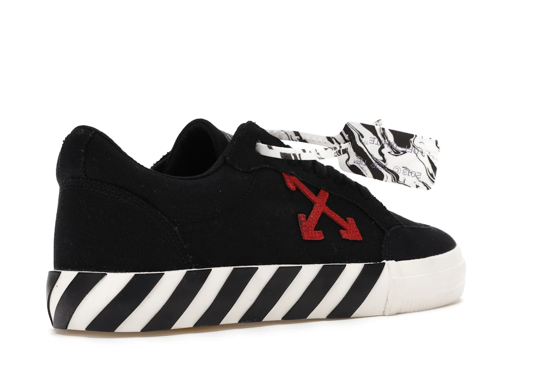 Vue 33 de OFF-WHITE Vulc Low Black Red Arrow FW20