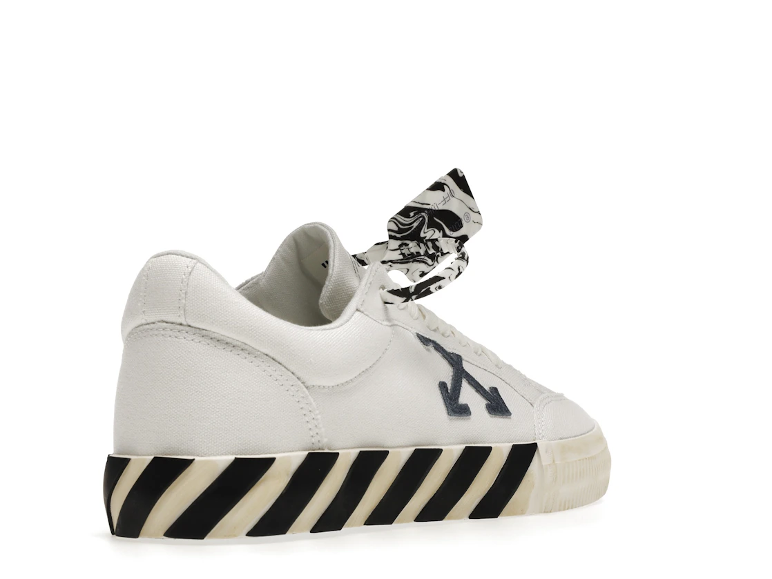 Vue 32 de OFF-WHITE Vulc Low Navy Arrow