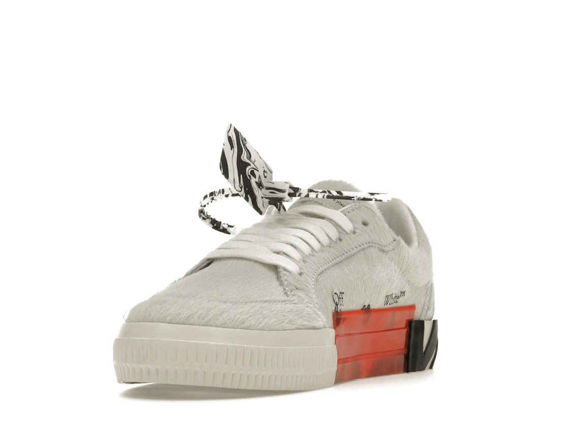 Vue 13 de OFF-WHITE Vulc Low White Black Arrow FW 20