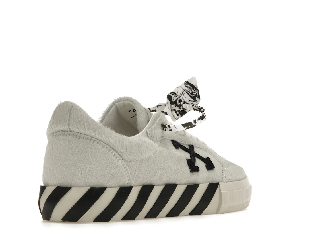 Vue 32 de OFF-WHITE Vulc Low White Black Arrow FW 20