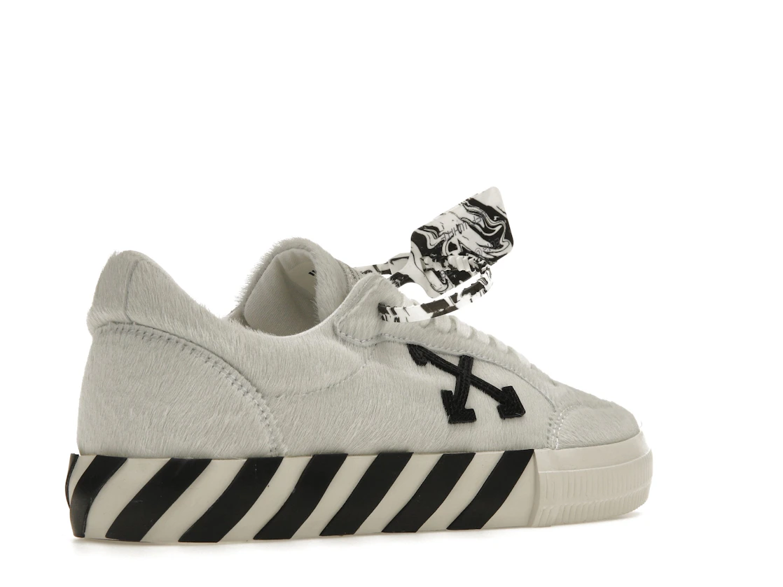 Vue 33 de OFF-WHITE Vulc Low White Black Arrow FW 20